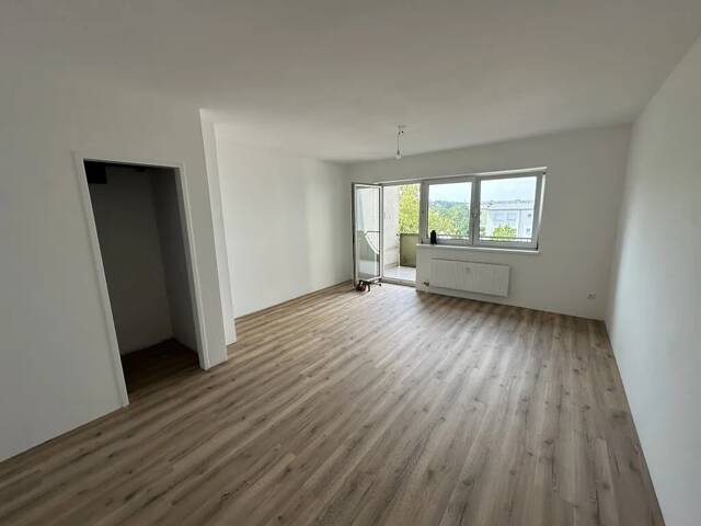 Immobilie in Enns - Charmante Maisonettewohnung mit 95 m² inkl. Loggia in Enns! Adaptierungsbedürftig mit großem Potenzial! - Bild 1