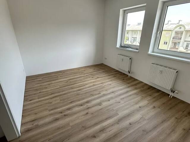 Immobilie in Enns - Charmante Maisonettewohnung mit 95 m² inkl. Loggia in Enns! Adaptierungsbedürftig mit großem Potenzial! - Bild 2
