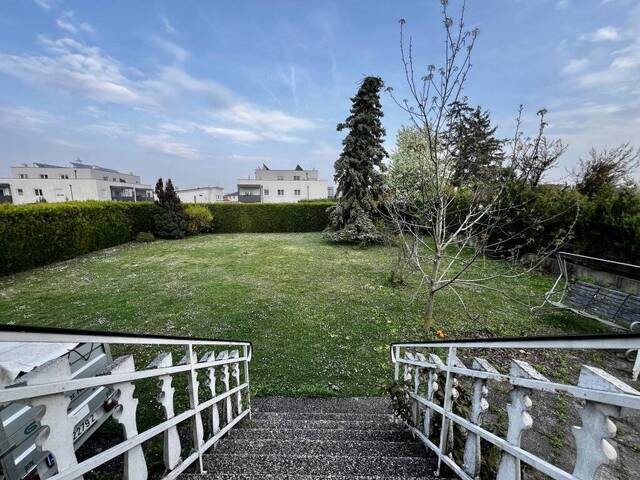 Immobilie in Margarethen am Moos - Einfamilienhaus mit großzügigem Dach-Ausbaupotenzial, großem Garten und Garage - Bild 2