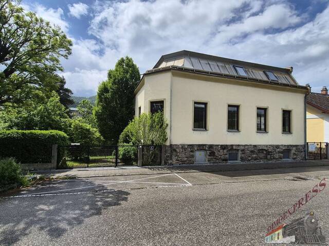 Immobilie in Hainfeld - Wohnen mit Geschichte-7 Zimmer Garten und Garage - Bild 0