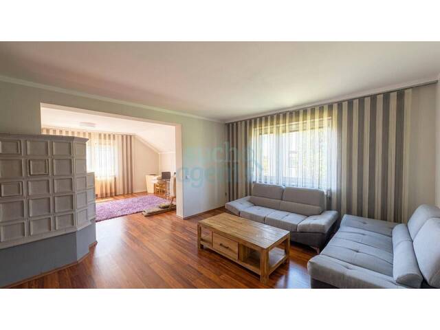 Immobilie in Traun - Mehrfamilienhaus in Ruhelage mit Naturteich & Waldblick mit ca. 400 m2 Nutzfläche und 8 Zimmer - Bild 1