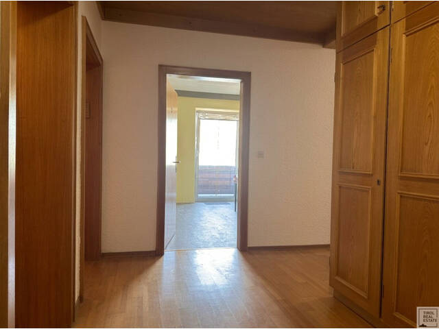 Immobilie in Wattens - Großzügige 4-Zimmer-Wohnung mit zwei Balkonen und Potenzial in Wattens - Bild 2