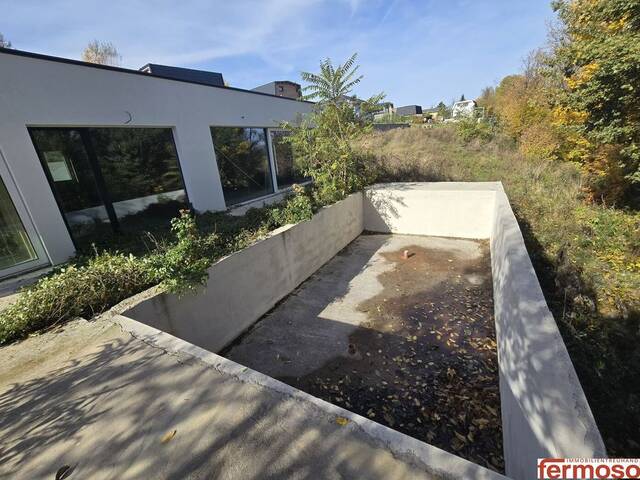 Immobilie in Königstetten - Zwei Reihenhäuser mit großem Grundstück & Pool - Rohbauprojekt mit viel Potenzial - Bild 1