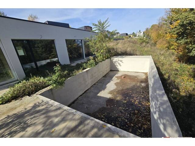 Immobilie in Königstetten - Zwei Reihenhäuser mit großem Grundstück & Pool - Rohbauprojekt mit viel Potenzial - Bild 4