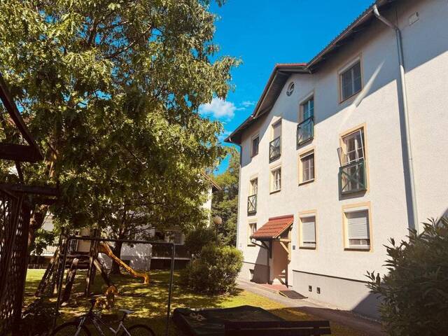 Immobilie in Eferding - Eferding: Gepflegte 2-Zimmer-Wohnung mit Loggia, Gartenanteil & Carport - Bild 0