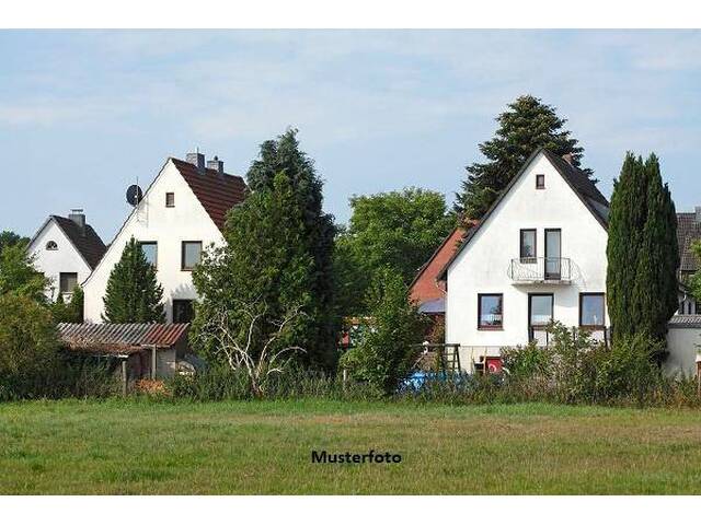 Immobilie in Mauerbach - Einfamilienhaus mit Gartenidylle, Pool und Nebengebäuden - Bild 0