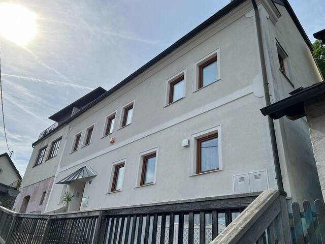Immobilie in Imbach - Exquisites Familienhaus in sonniger Zentrumslage mit Nebengebäude - Bild 2