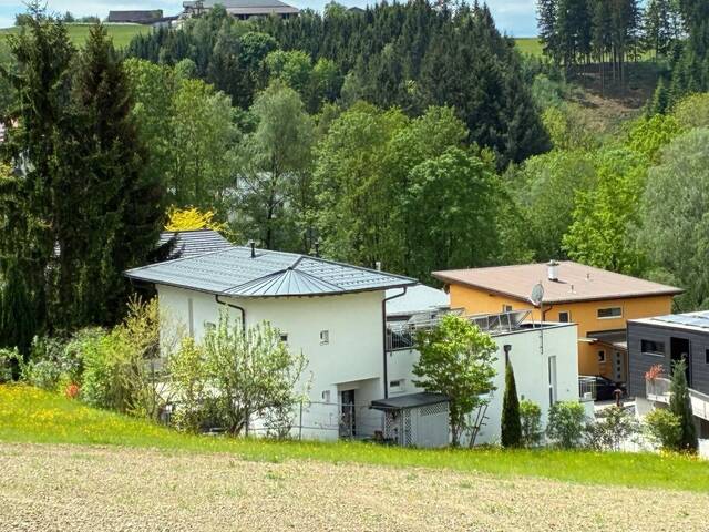 Immobilie in Gramastetten - Neuwertiges ARCHITEKTEN HANGHAUS in sonniger TOPLAGE mit GRÜNBLICK in die Ferne - Bild 0