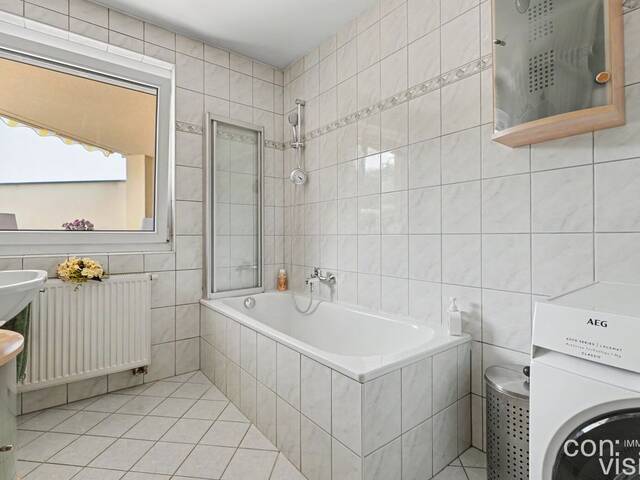 Immobilie in Volders - Sonnige 3-Zimmer-Wohnung mit großer Terrasse, 2 Balkonen & Doppelgarage in Volders, Tirol - Bild 2