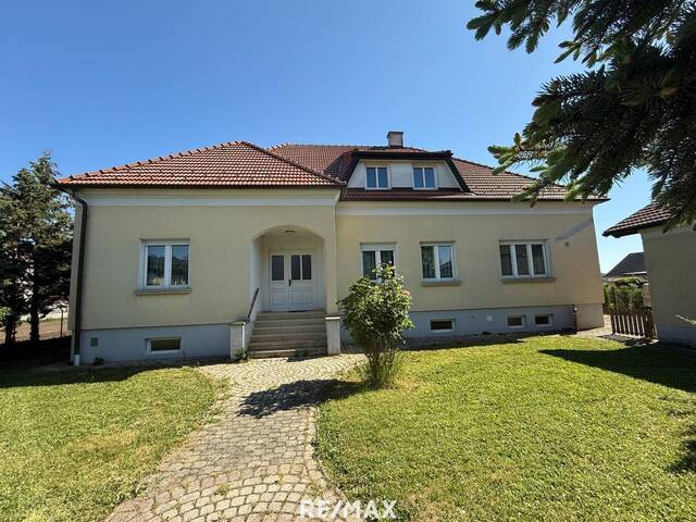 Immobilie in Zurndorf - 7.337 m2 Mehrfamilienhaus, zwei Wohneinheiten, Doppelgarage, großer Garten, mit angrenzender Landwirtschaftlicher Fläche - Bild 0