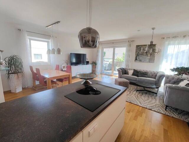 Immobilie in Laakirchen - Hochwertige 92 m² Neubauwohnung mit Eckbalkon, Lift, HAKA-Küche & 2 Parkplätzen - Bild 3