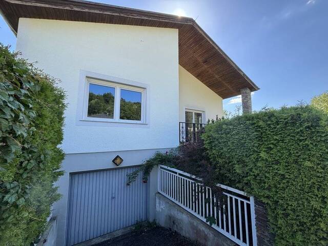 Immobilie in Stegersbach - Charmantes 4 Zimmer-Einfamilienhaus mit Garten, Balkon & Garagen - Bild 0