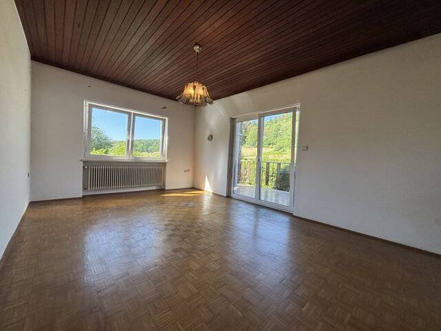 Immobilie in Stegersbach - Charmantes 4 Zimmer-Einfamilienhaus mit Garten, Balkon & Garagen - Bild 3