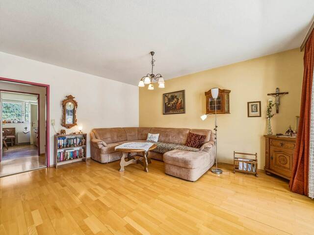 Immobilie in Völs - Ihr neues Zuhause in Völs! Gut geschnittene drei Zimmer Wohnung mit sonniger Loggia & KFZ-Stellplatz - Bild 1