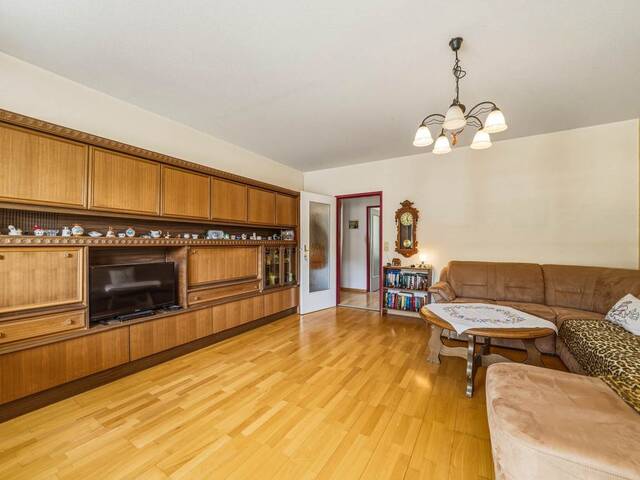 Immobilie in Völs - Ihr neues Zuhause in Völs! Gut geschnittene drei Zimmer Wohnung mit sonniger Loggia & KFZ-Stellplatz - Bild 2