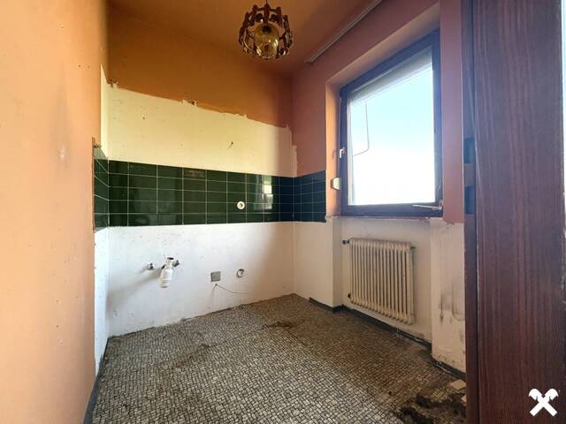 Immobilie in Innsbruck - Sanierungsbedürftige 1-Zimmer-Wohnung mit Balkon in sonniger Lage von Arzl/Innsbruck - Bild 1