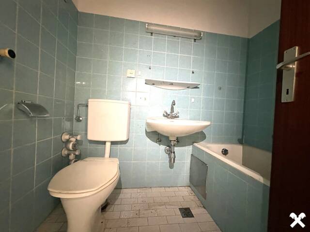 Immobilie in Innsbruck - Sanierungsbedürftige 1-Zimmer-Wohnung mit Balkon in sonniger Lage von Arzl/Innsbruck - Bild 2