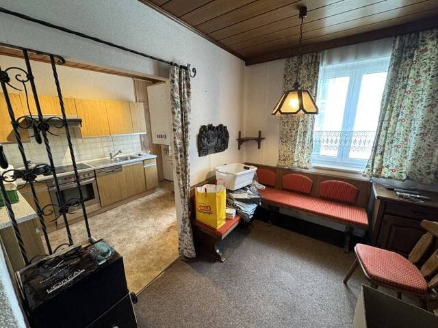 Immobilie in Wattens - Günstige 3-Zi-Wohnung in Wattens mit Balkon und Garage zum Sanieren - Bild 1