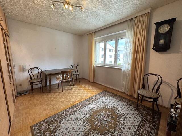 Immobilie in Wattens - Günstige 3-Zi-Wohnung in Wattens mit Balkon und Garage zum Sanieren - Bild 4