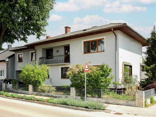Immobilie in Stockerau - Familienparadies in Stockerau: großzügiges Haus mit Pool, traumhaftem Garten & Top Raumaufteilung - Bild 0