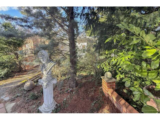 Immobilie in Eggendorf - Idyllisches Haus mit Pool und einen parkähnlichen uneinsehbaren Garten - Bild 2
