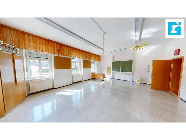 Immobilie in Unterkohlstätten - Ehemalige Volksschule mit Entwicklungspotenzial – vielseitiges Wohn- und Geschäftsobjekt - Bild 2