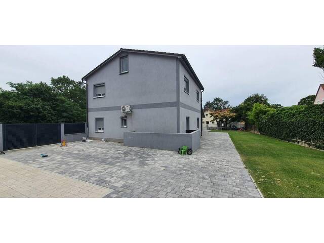 Immobilie in Deutsch-Wagram - ZWEIFAMILIENHAUS MIT VIEL PLATZ, PHOTOVOLTAIK & TOP-INFRASTRUKTUR - Bild 2