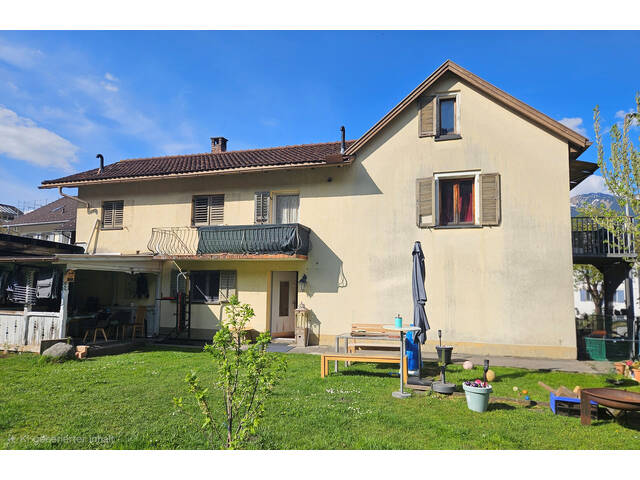 Immobilie in Nenzing - Altes Wohnhaus mit 4 vermieteten Kleinwohnungen in Nenzing zu verkaufen - Bild 0