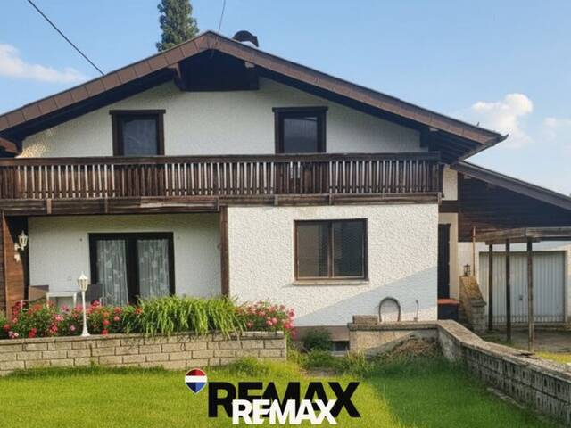 Immobilie in Seewalchen am Attersee - Charmantes Einfamilienhaus mit großem Potenzial in Seenähe am Attersee - Bild 0