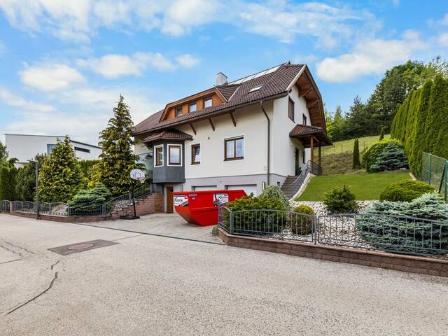 Immobilie in Althofen - Exklusives Wohnhaus mit Pool, Gartenparadies und traumhafter Aussicht in Althofen - Bild 1