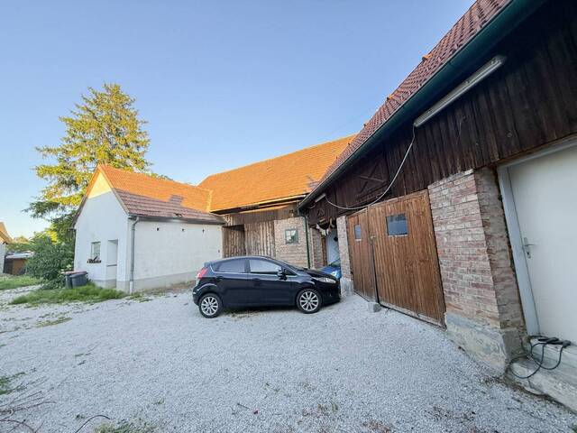 Immobilie in Ternitz - [06773] Gutes Raumklima im Sommer - Alter Hof mit großer Scheune und Werkstatt - Bild 0