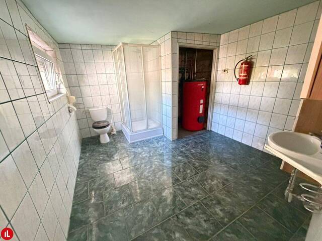 Immobilie in Enzersdorf an der Fischa - Großzügige Liegenschaft auf 775 m² Eckgrundstück | viel Platz, Nebengebäude & Entwicklungspotenzial - Bild 3