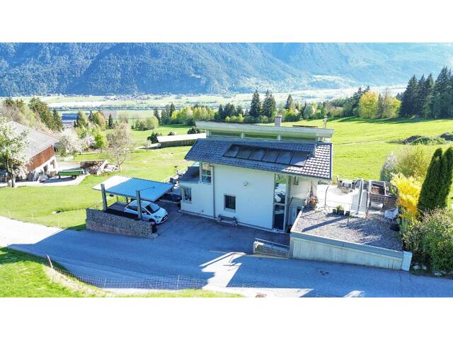 Immobilie in Pollingberg - DESIGN TRIFFT NATUR – EXKLUSIVES EINFAMILIENHAUS MIT POOL UND WEITBLICK - Bild 2