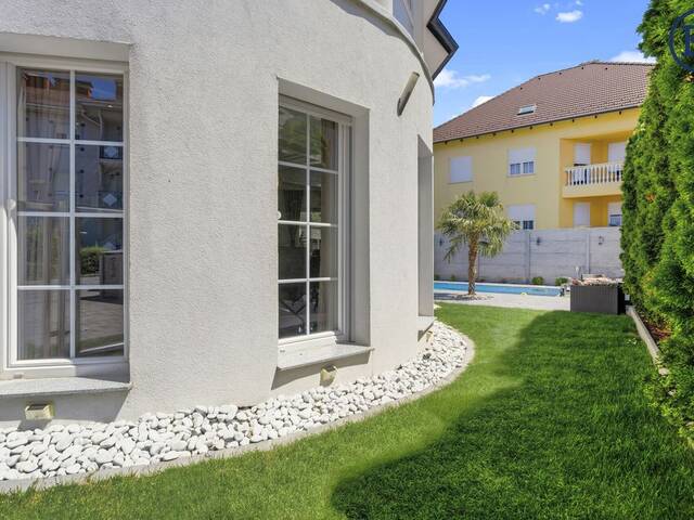 Immobilie in Gänserndorf - Auf der Suche nach einem besonderen Zuhause? Unglaubliche Villa mit 5 Zimmern und Pool - Bild 1