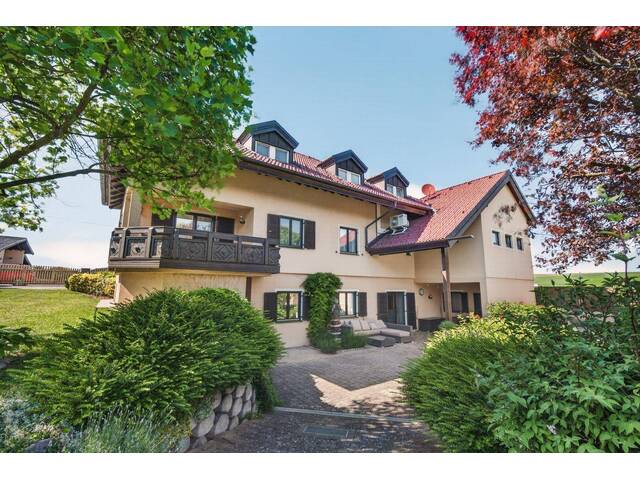 Immobilie in Kronberg - Exklusives Einfamilienhaus in Kronberg – 366m² Wohnfläche, 6 Zimmer, fast 8.000m² parkähnlicher Garten, Salzwasserpool, Golfsimulator, uvm! - Bild 0