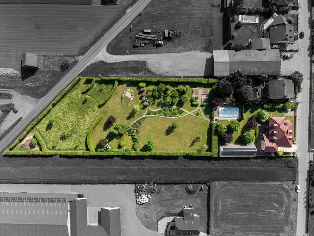 Immobilie in Kronberg - Exklusives Einfamilienhaus in Kronberg – 366m² Wohnfläche, 6 Zimmer, fast 8.000m² parkähnlicher Garten, Salzwasserpool, Golfsimulator, uvm! - Bild 3
