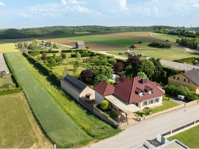 Immobilie in Kronberg - Exklusives Einfamilienhaus in Kronberg – 366m² Wohnfläche, 6 Zimmer, fast 8.000m² parkähnlicher Garten, Salzwasserpool, Golfsimulator, uvm! - Bild 4