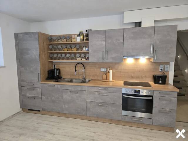 Immobilie in Wolfsbach - Exklusives Einfamilienhaus mit High-End-Haustechnik in Grün-Ruhelage und einzigartiger Wasseranlage im Garten - Bild 3