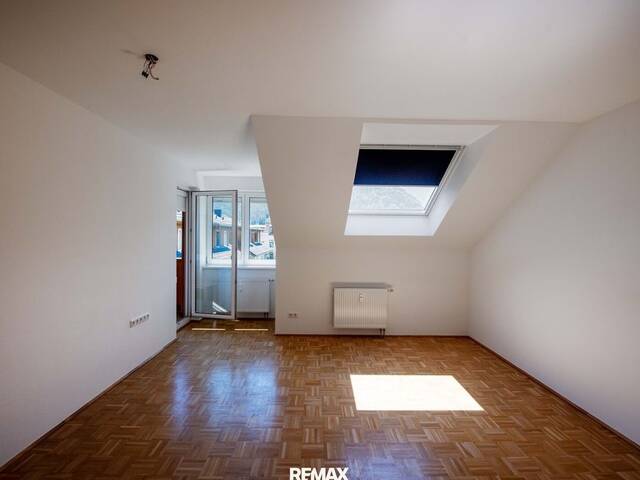 Immobilie in Scharnstein - Dachgeschosswohnung mit Loggia und herrlichem Bergblick ! - Bild 2