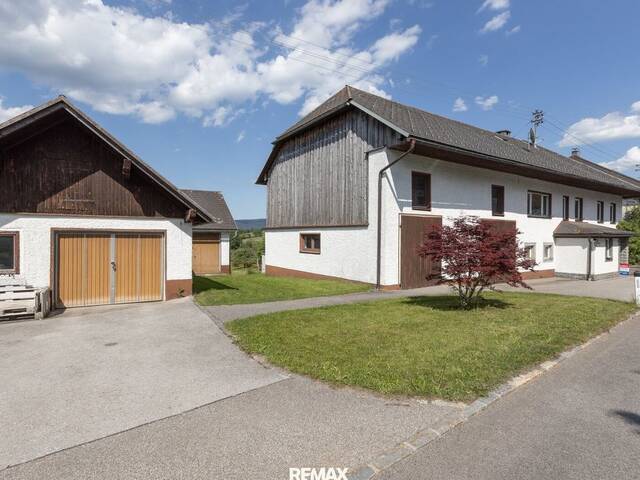 Immobilie in Julbach - Haus mit zwei Einheiten, großzügigem Garten und viel Stauraum - Bild 1