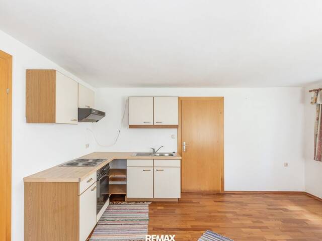 Immobilie in Julbach - Haus mit zwei Einheiten, großzügigem Garten und viel Stauraum - Bild 2