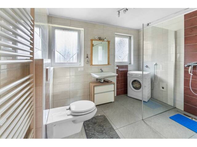 Immobilie in Kirschentheuer - Zweifamilienhaus in Kirschentheuer bei Ferlach - 6 Zimmer, 2 Küchen, Garage und Scheune !! - Bild 2