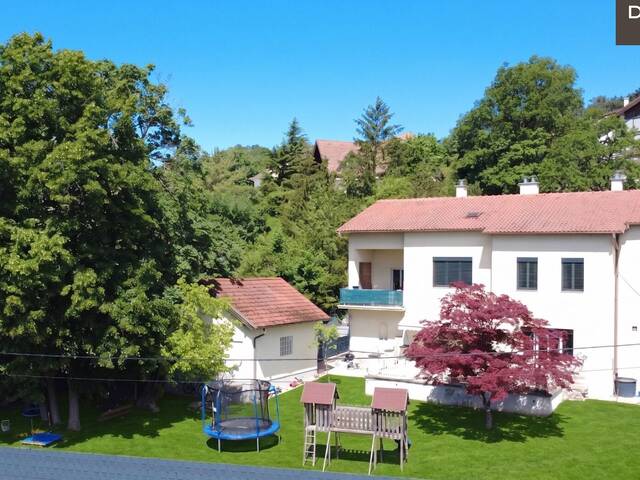 Immobilie in Gießhübl - ZWEIFAMILIENHAUS IN GRÜN-RUHELAGE MIT GROSSEM GARTEN UND WEITBLICK - Bild 0