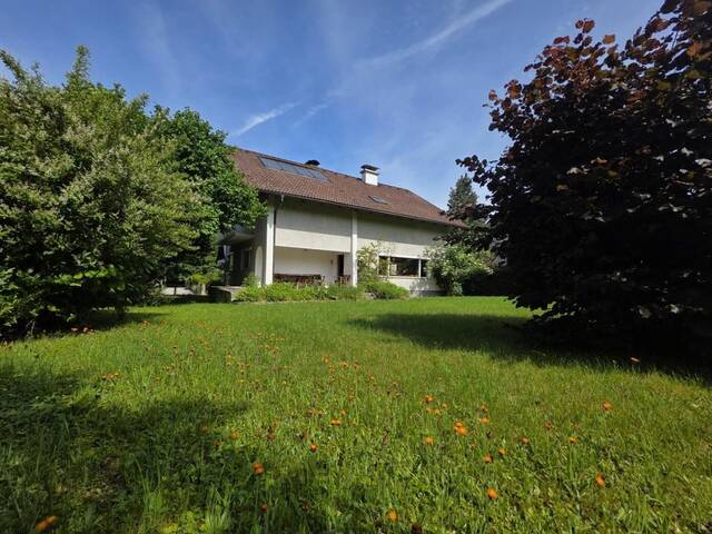 Immobilie in Gmunden - Äußerst großzügiges 1-2 Familienhaus mit großem Garten am Stadtrand von Gmunden! - Bild 1