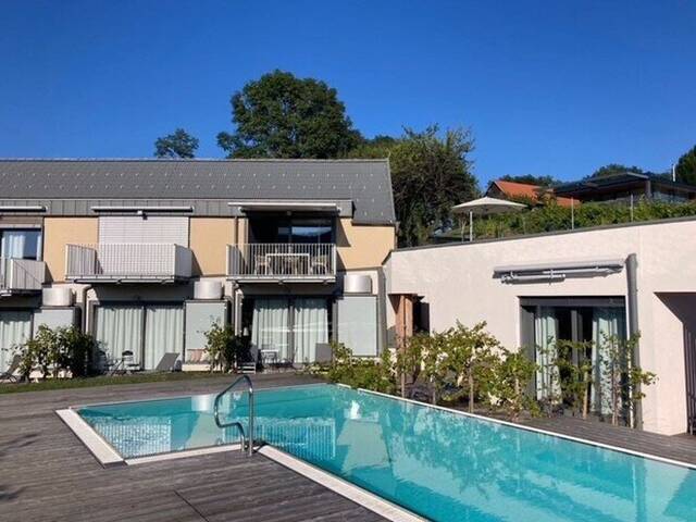 Immobilie in Graßnitzberg - Südsteirische Weinstraße - Hochgraßnitzberg: Zweitwohnsitz! 1-Zimmer-Apartment mit Dachterrasse und viel Privatsphäre, Wellnessbereich, Fitnessraum & Infinity-Pool! - Bild 2