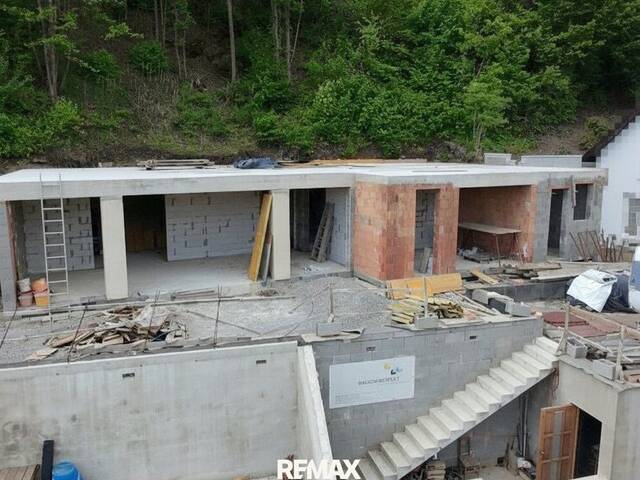 Immobilie in Alland - Schnäppchen! Großzügiges Einfamilienhaus in Aussichtslage in Alland zum fertig bauen! - Bild 1