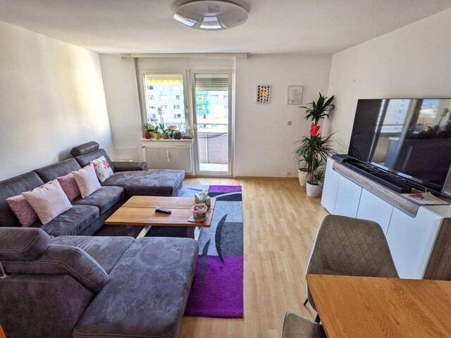 Immobilie in Innsbruck - Olympisches Dorf: Großzügige 4-Zimmer-Wohnung im 9. Obergeschoss mit Lift, zwei Balkonen & Tiefgaragenabstellplatz - Bild 1