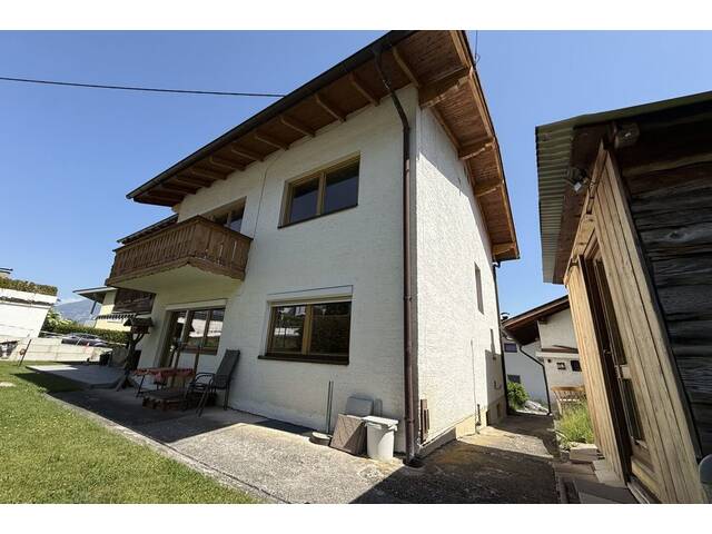 Immobilie in Axams - Charmante Doppelhaushälfte in Axams - Familienhaus mit Garten und viel Potenzial - Bild 3