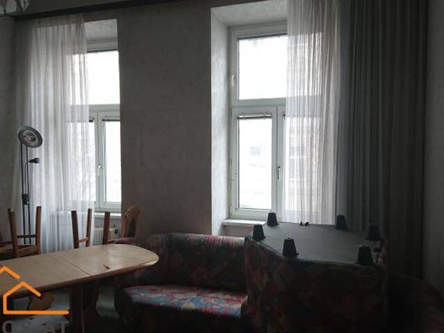 Immobilie in Wien - SANIERUNGSBEDÜRFTIGE ZWEI/DREI-ZIMMER-WOHNUNG - Bild 2