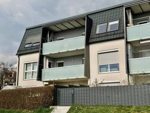 Immobilie in Katsdorf - GEPFLEGTE DACHGESCHOSSWOHNUNG II HOCHWERTIGE AUSSTATTUNG II EINZELGARAGE + FREISTELLPLATZ II ZENTRUM KATSDORF - Bild 0